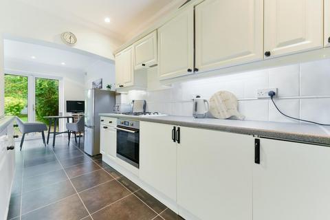 69 Ashurst Road, Tadworth, KT20 5EY