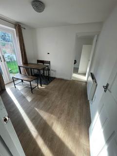 1 bedroom flat to rent, Marlborough Road Ashford TW15