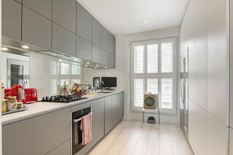 3 bedroom flat to rent, Sydney Mews, London, SW3