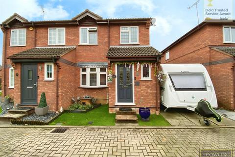 4 bedroom semi-detached house for sale, Tangmere Close, Wickford