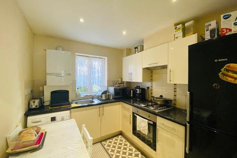 2 bedroom flat to rent, Hide Road, Harrow HA1