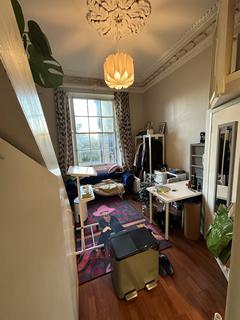 Studio to rent, Leinster Square, London W2