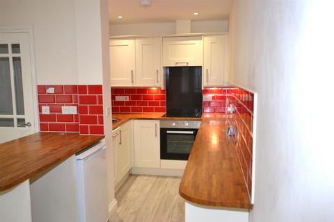 2 bedroom flat to rent, Surrey Street, Cromer