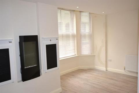 2 bedroom flat to rent, Surrey Street, Cromer