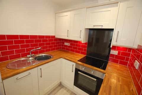 2 bedroom flat to rent, Surrey Street, Cromer