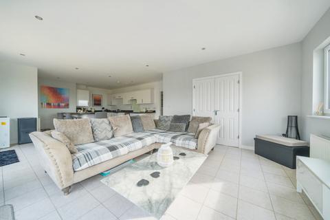 3 bedroom apartment for sale, Groombridge Avenue, Eastbourne, East Sussex