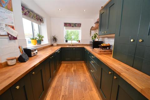 4 bedroom semi-detached house for sale, Listerdale, Liversedge