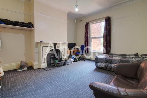 8 bedroom house to rent, Cardigan Road, Headingley, Leeds