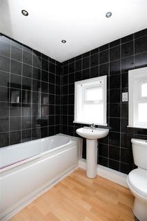 3 bedroom flat to rent, Lavender Gardens, Newcastle Upon Tyne NE2