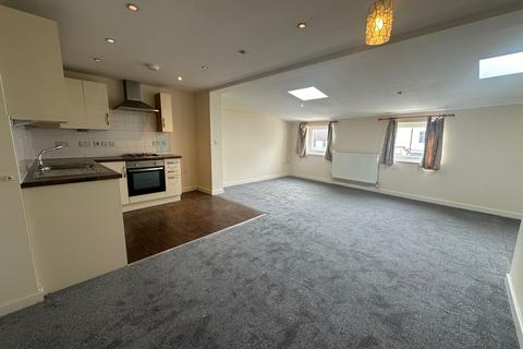 2 bedroom flat to rent, High Street  Fareham  UNFURNISHED