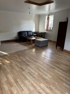 Studio to rent, Dukes Avenue, Hounslow TW4