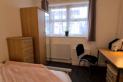 3 bedroom house to rent, Exbury Street, Manchester M14