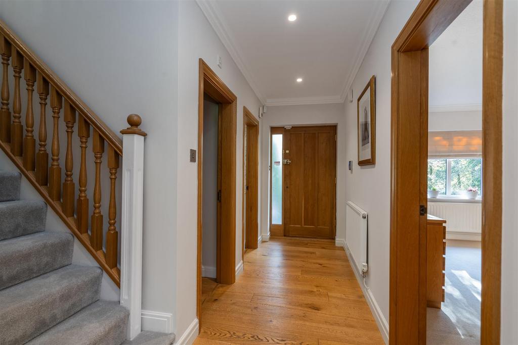 35 Brockhurst Lane, Dickens Heath, B90 1 RG LO 22.j