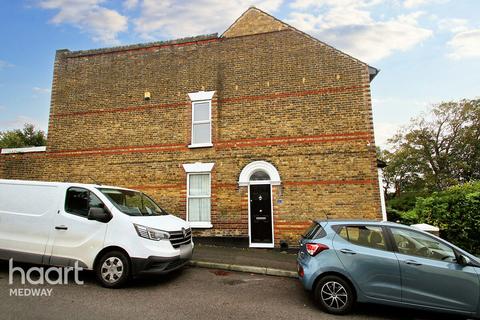 3 bedroom end of terrace house for sale, Mill Road, Rochester