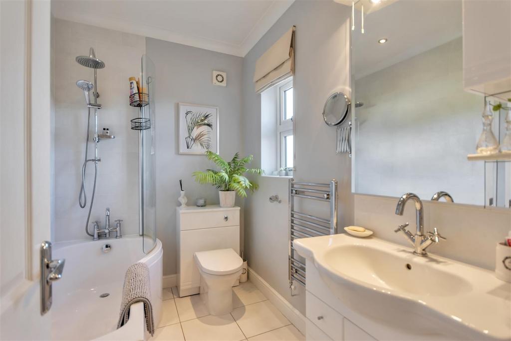 En-Suite Bathroom