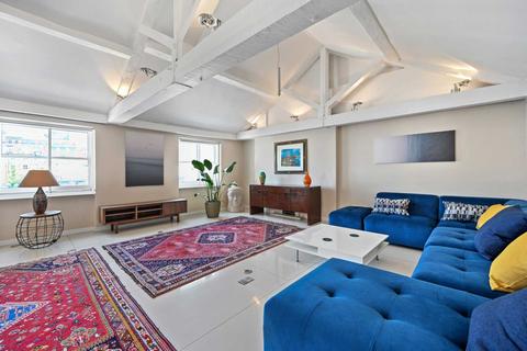 3 bedroom penthouse to rent, Hertford Street, Mayfair, London, W1J 7RT