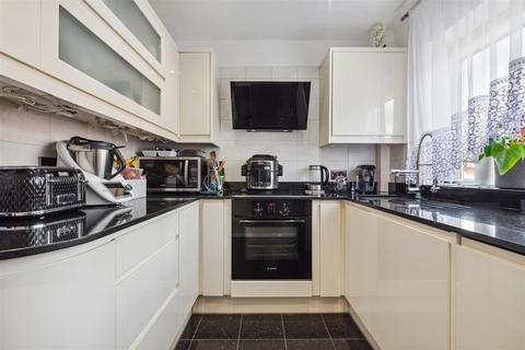 2 bedroom flat for sale, Hartington Road, London, W4