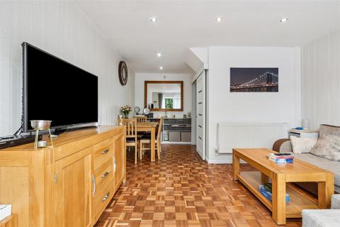 2 bedroom flat for sale, Hartington Road, London, W4