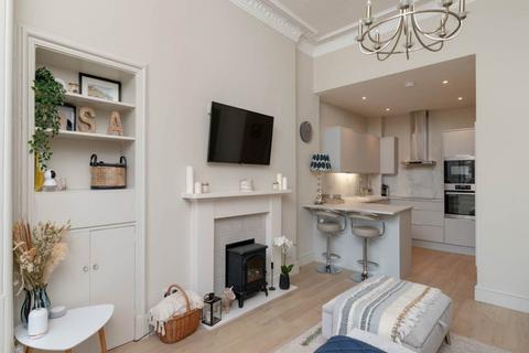 2 bedroom flat for sale, Bowhill Terrace, Edinburgh,