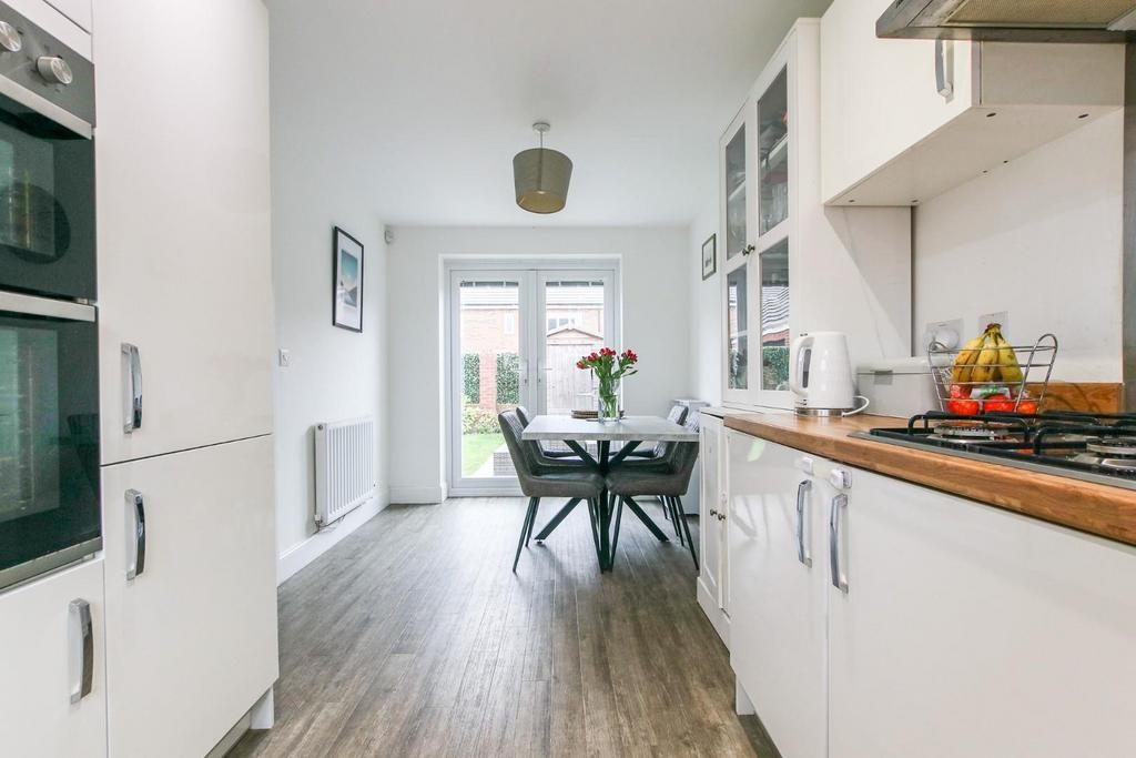 Kitchen / Dining Area