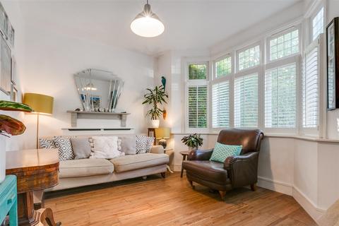 106 Sutherland Grove, London, SW18 5QW