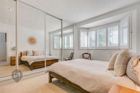 106 Sutherland Grove, London, SW18 5QW