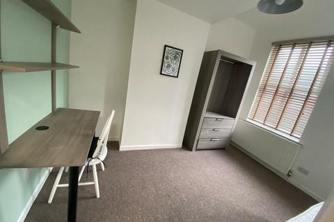 6 bedroom house to rent, Banff Road, Manchester M14