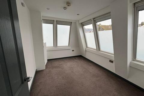 2 bedroom penthouse to rent, St. Georges Road, Brighton