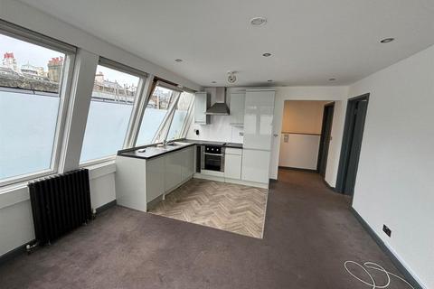 2 bedroom penthouse to rent, St. Georges Road, Brighton