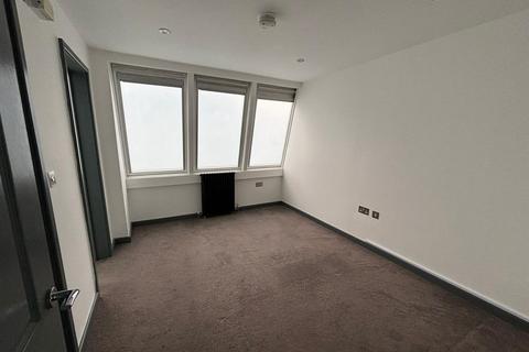 2 bedroom penthouse to rent, St. Georges Road, Brighton