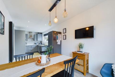 25 Burton Drive, Wrexham, LL12 8BG