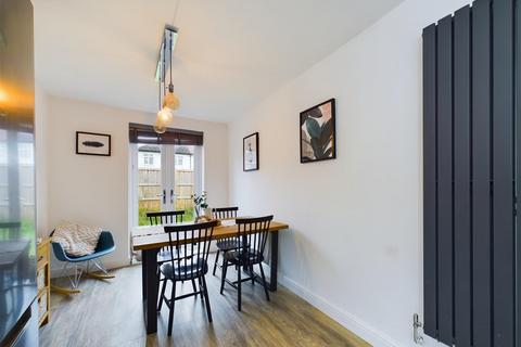 25 Burton Drive, Wrexham, LL12 8BG