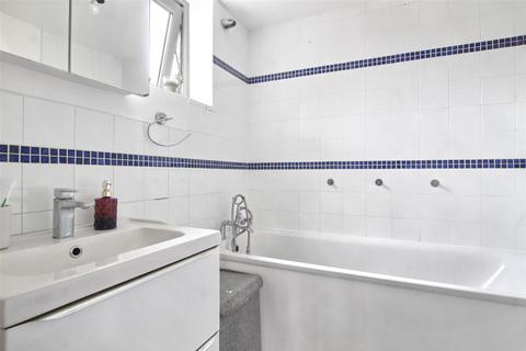9 Benedictine Gate, Waltham Cross, EN8 0XB