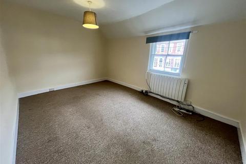 2 bedroom house share to rent, High Street, Hungerford