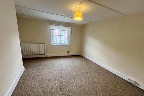 2 bedroom house share to rent, High Street, Hungerford