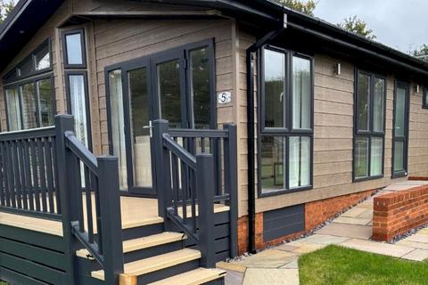 2 bedroom lodge for sale, Wildacre Park, , Nr Henley IP1