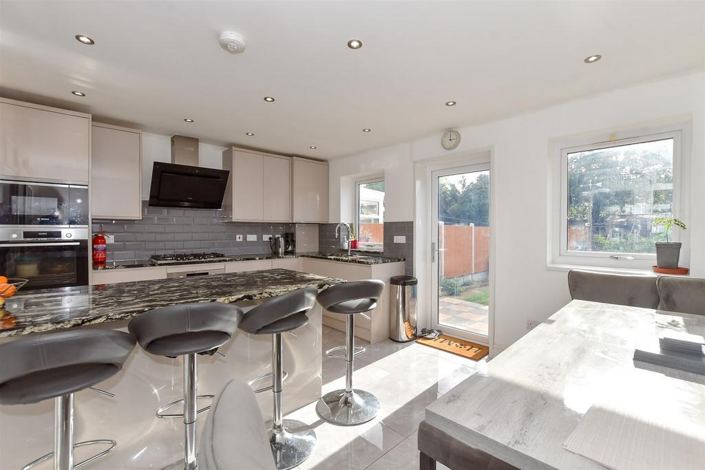 Kitchen/ Breakfast Room