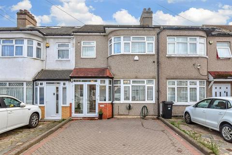 3 bedroom terraced house for sale, Rushden Gardens, Clayhall, Essex