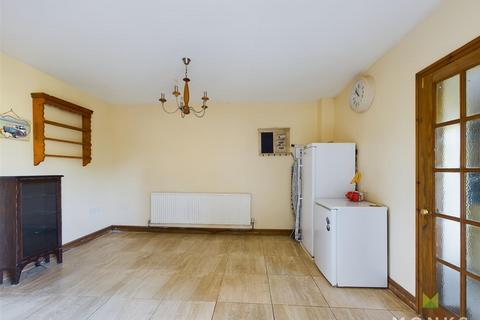 4 Brookside, Newtown, Shrewsbury, SY4 5NR