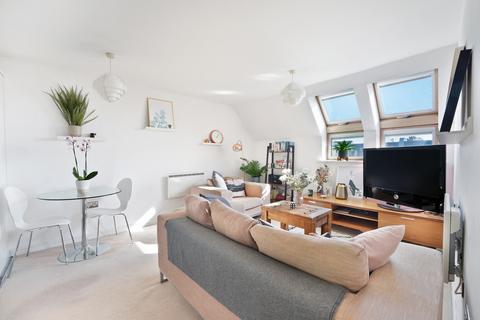 2 bedroom apartment for sale, Garratt Lane, London, SW18