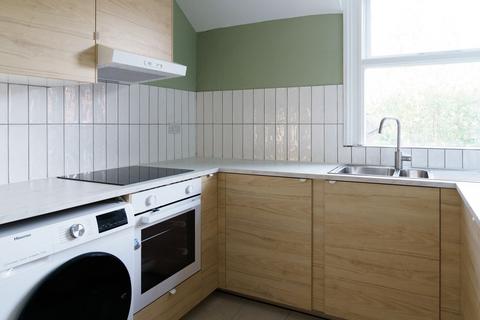 2 bedroom flat to rent, Danesmead Terrace, Margate, CT9