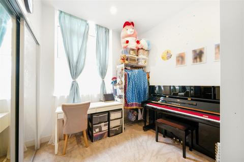 1 bedroom flat for sale, Bromyard Avenue, London W3