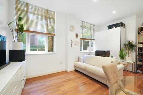 1 bedroom flat for sale, Bromyard Avenue, London W3