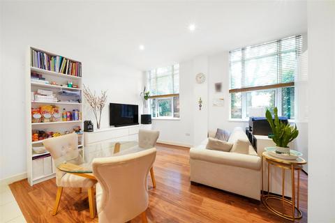 1 bedroom flat for sale, Bromyard Avenue, London W3