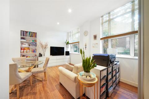 1 bedroom flat for sale, Bromyard Avenue, London W3