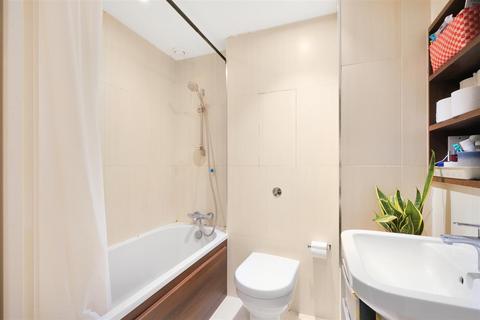 1 bedroom flat for sale, Bromyard House, Acton W3