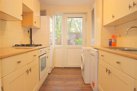 2 bedroom maisonette to rent, Newton Close, Langley SL3