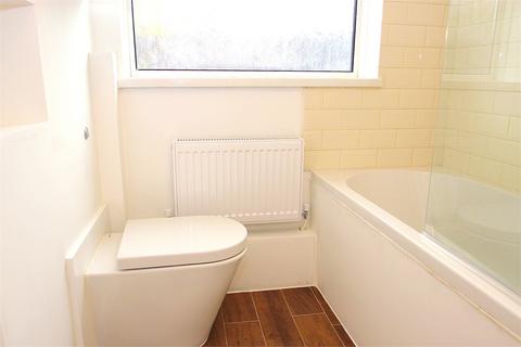 2 bedroom maisonette to rent, Newton Close, Langley SL3