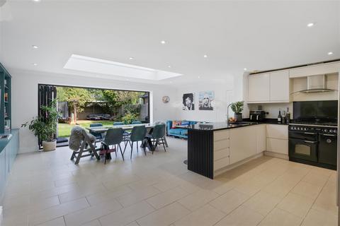 4 bedroom detached house for sale, Lower Village Road, Sunninghill