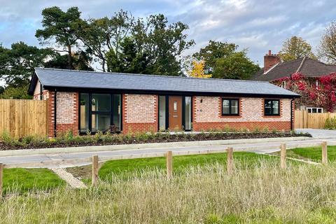 2 bedroom detached bungalow for sale, Tandridge Lane, Lingfield RH7